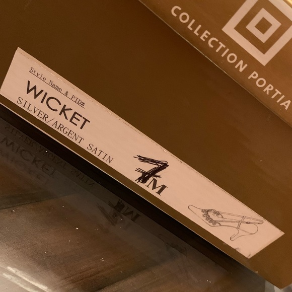 🆕🔥PORTIA Pumps Crystal Cutout Silver Satin Sz 7 - Picture 6 of 6